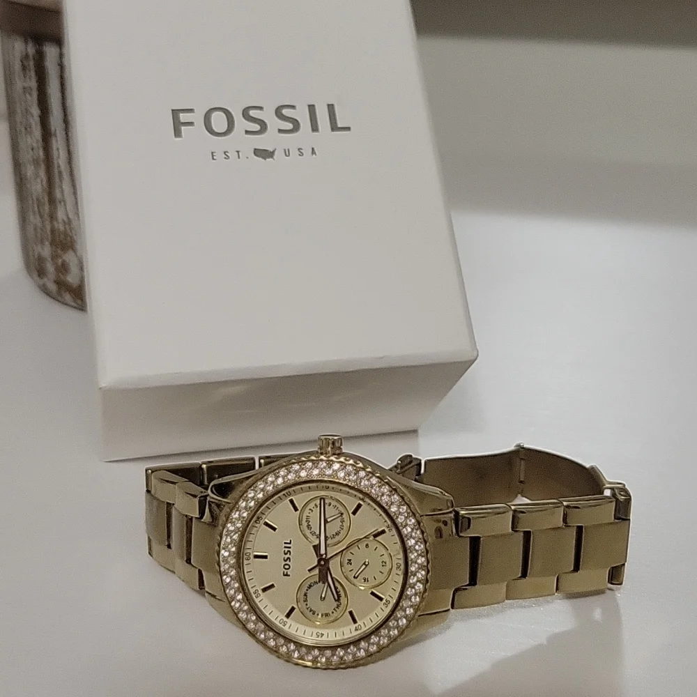 Womens Watch - Picture 1 of 5